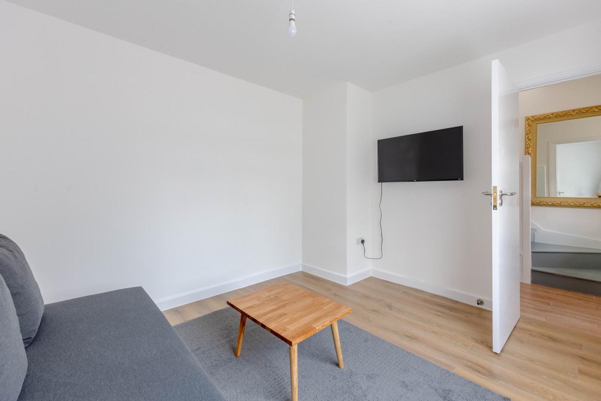 2bd East Sleeps 7! Apartament