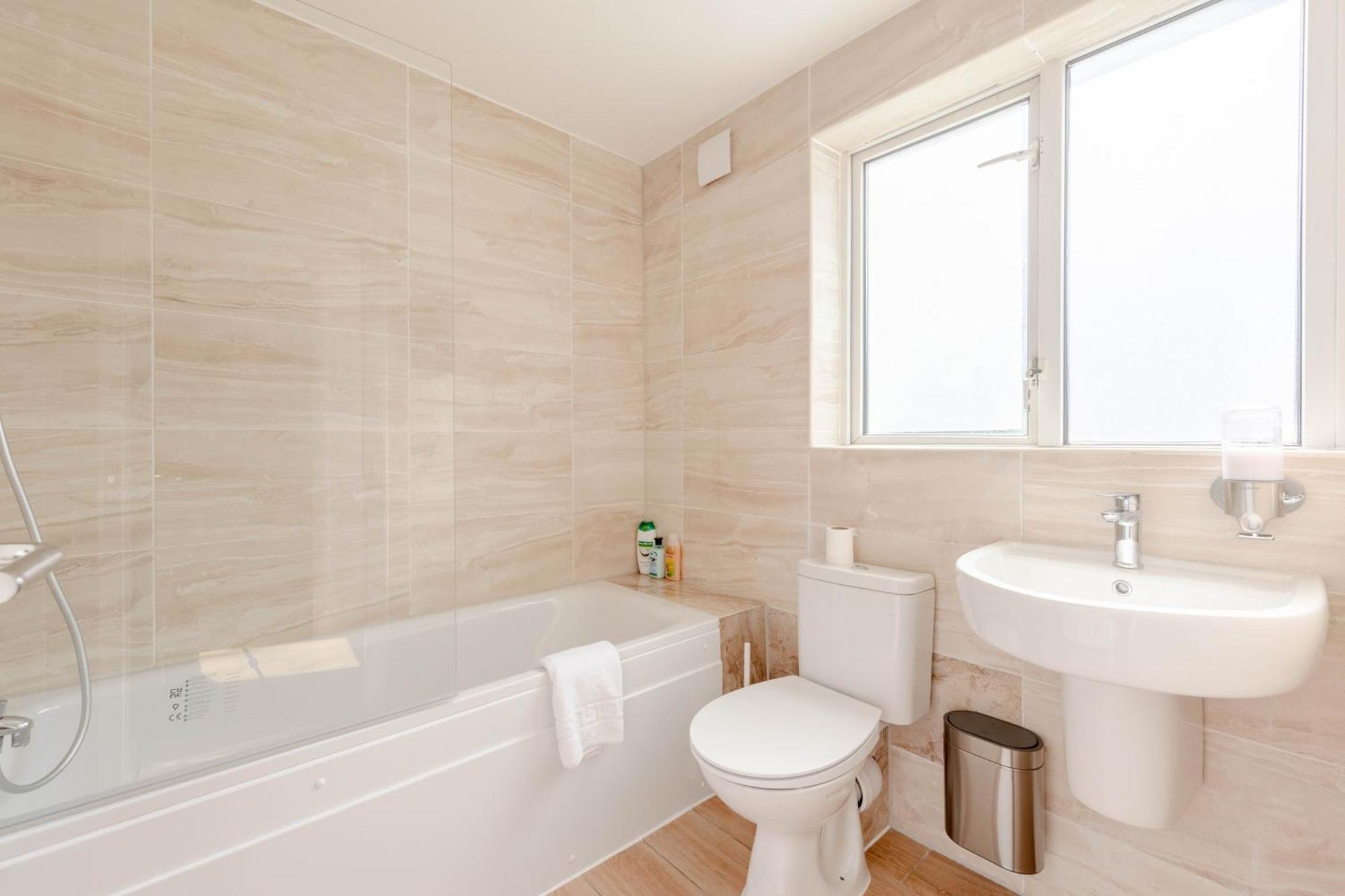 Apartament 2bd East Sleeps 7!